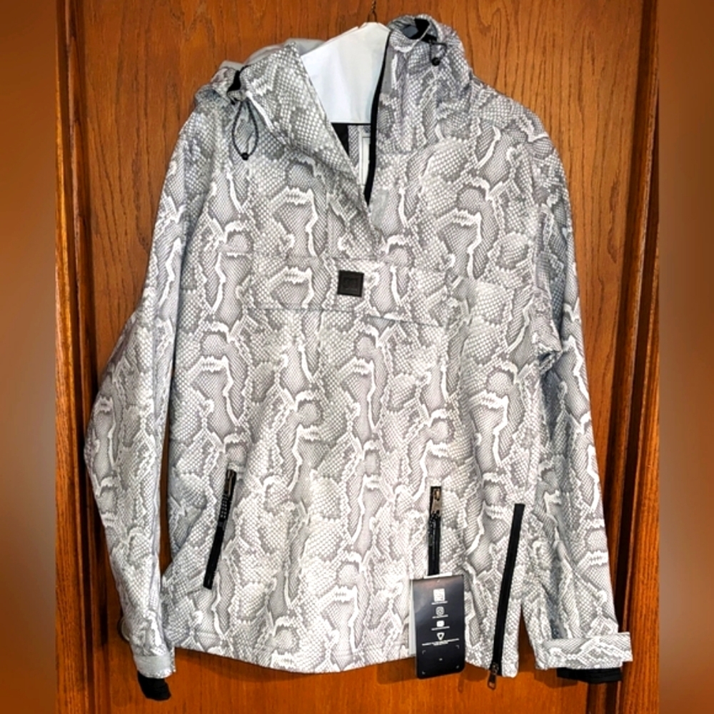 NWT Women's DC Snowboarding Hooded Jacket, Gray Snakeskin pattern |‎ Size L